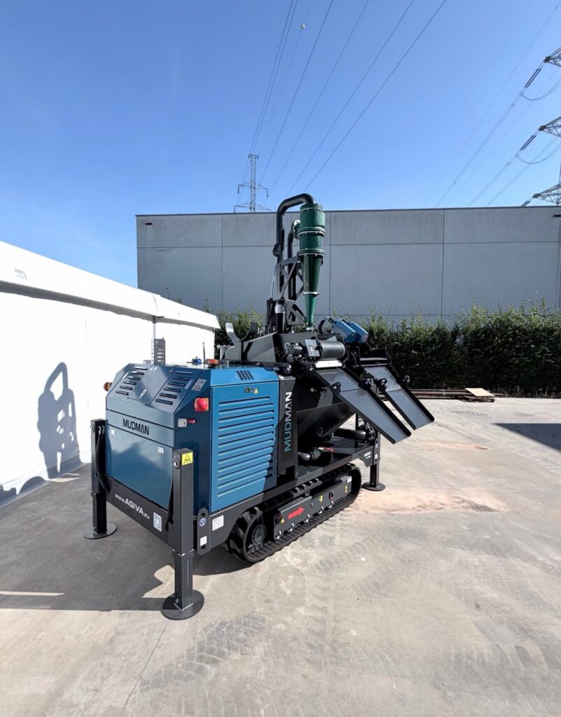 AGIVA MUDMAN mobile drilling fluid recycling equipment with crawler tracks, hydrocyclone separation technology, and integrated mud processing system for geothermal drilling.